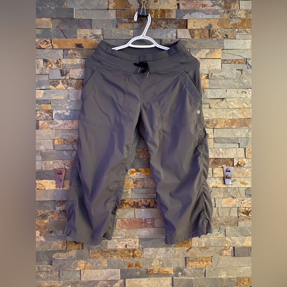 Lululemon studio crop